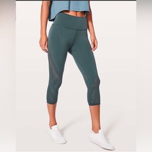 Lululemon Reveal Crop Interconnect 18”